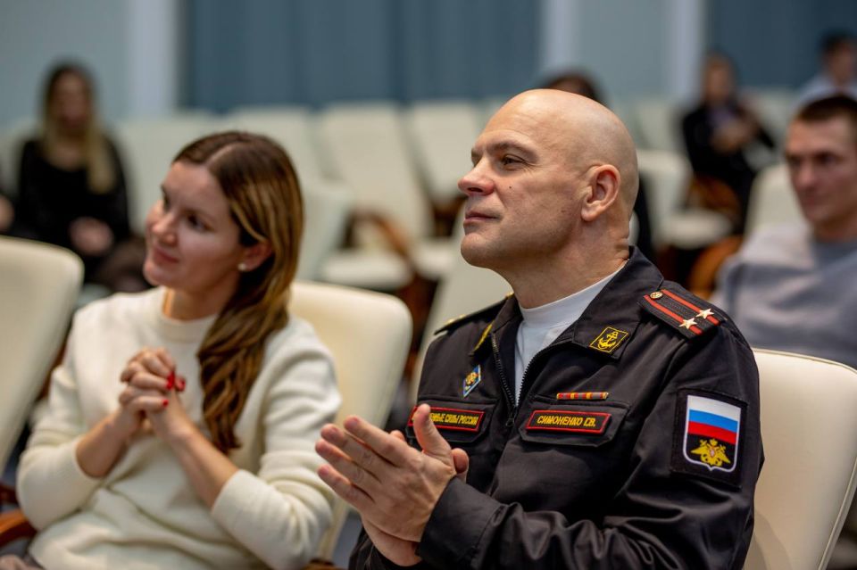 Альберт Куршутов: Сегодня в Совете министров Крыма торжественно наградили победителей ХII ежегодной премии «Журналист года» за 2025 год Альберт Куршутов: Сегодня в Совете министров Крыма торжественно наградили победителей ХII ежегодной премии «Журналист года» за 2025 год