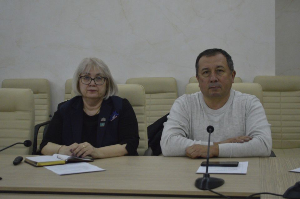 В Министерстве образования, науки и молодёжи Республики Крым прошло заседание Общественного совета В Министерстве образования, науки и молодёжи Республики Крым прошло заседание Общественного совета