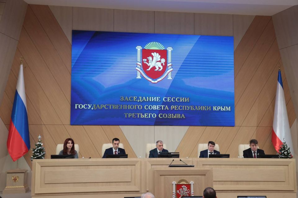 Анастасия Гридчина: 24 декабря состоялось заключительное заседание третьей сессии Государственного Совета Республики Крым под председательством главы крымского парламента Владимира Константинова Анастасия Гридчина: 24 декабря состоялось заключительное заседание третьей сессии Государственного Совета Республики Крым под председательством главы крымского парламента Владимира Константинова