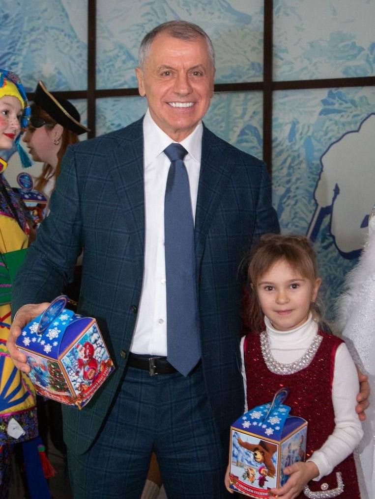 Владимир Константинов:. «Парламентская ёлка» — наше традиционное мероприятие Владимир Константинов:. «Парламентская ёлка» — наше традиционное мероприятие