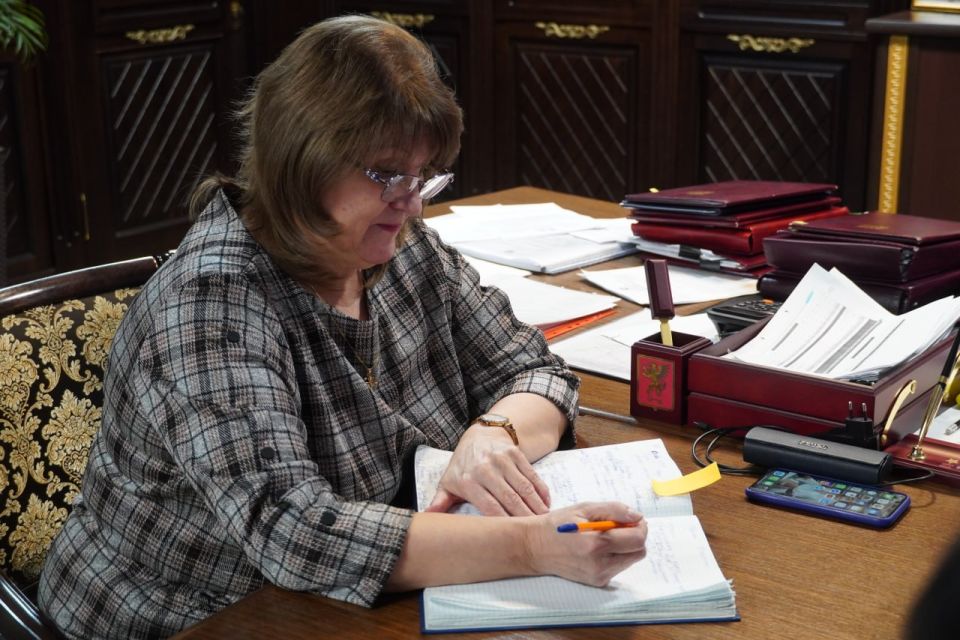 Глава администрации Олег Каторгин провел последний в этом году прием граждан по личным вопросам, общаясь с керчанами в телефонном режиме Глава администрации Олег Каторгин провел последний в этом году прием граждан по личным вопросам, общаясь с керчанами в телефонном режиме