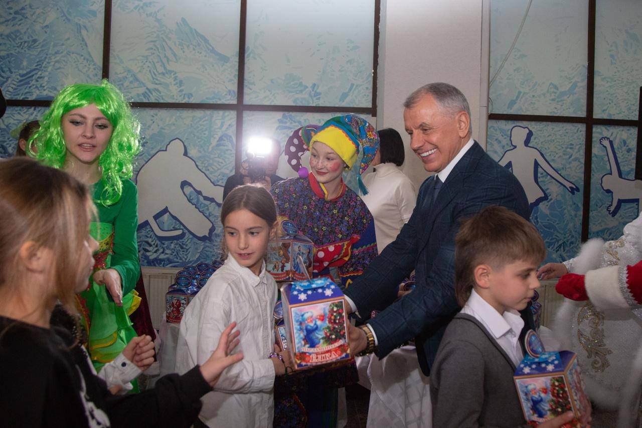 Владимир Константинов:. «Парламентская ёлка» — наше традиционное мероприятие Владимир Константинов:. «Парламентская ёлка» — наше традиционное мероприятие