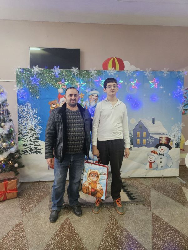 Эти предновогодние дни наполнены не только светом елочных гирлянд и иллюминаций, но и светом детских улыбок Эти предновогодние дни наполнены не только светом елочных гирлянд и иллюминаций, но и светом детских улыбок