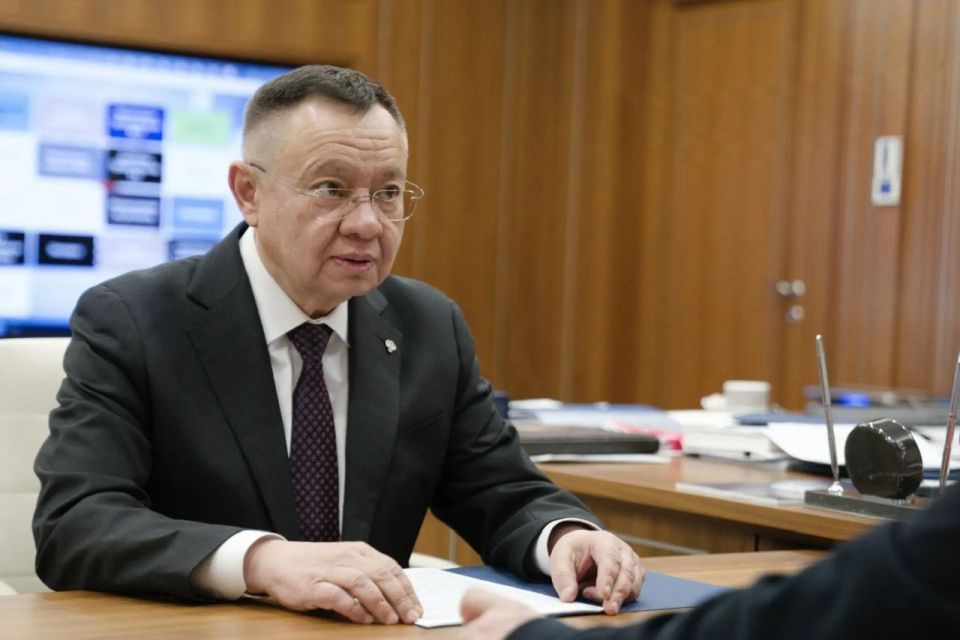 Министр строительства и ЖКХ РФ Ирек Файзуллин провел рабочую встречу с митрополитом Симферопольским и Крымским Тихоном Министр строительства и ЖКХ РФ Ирек Файзуллин провел рабочую встречу с митрополитом Симферопольским и Крымским Тихоном