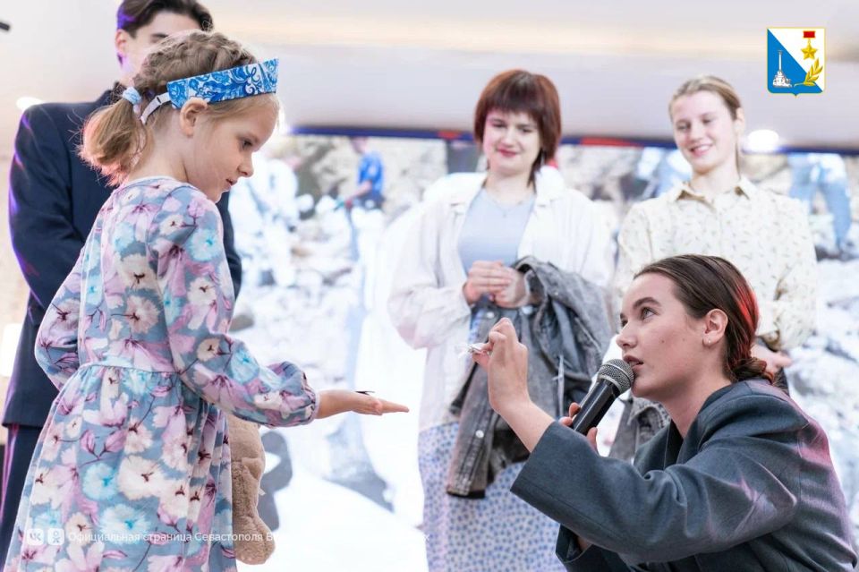 В Севастополе наградили самых активных молодых лидеров В Севастополе наградили самых активных молодых лидеров