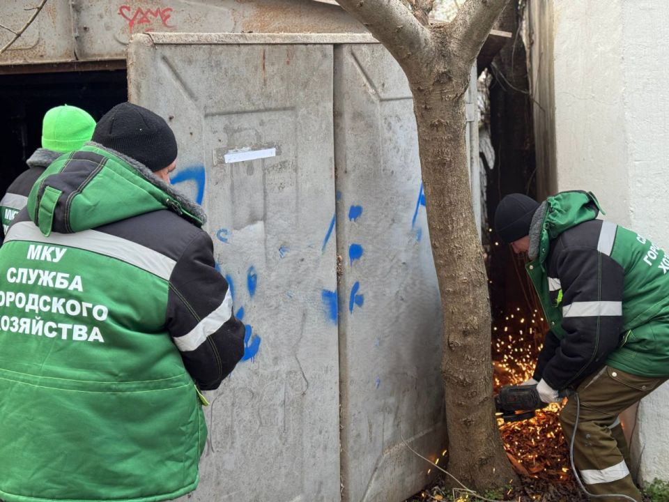 В городе продолжается плановая работа по демонтажу незаконных конструкций и самовольных построек В городе продолжается плановая работа по демонтажу незаконных конструкций и самовольных построек