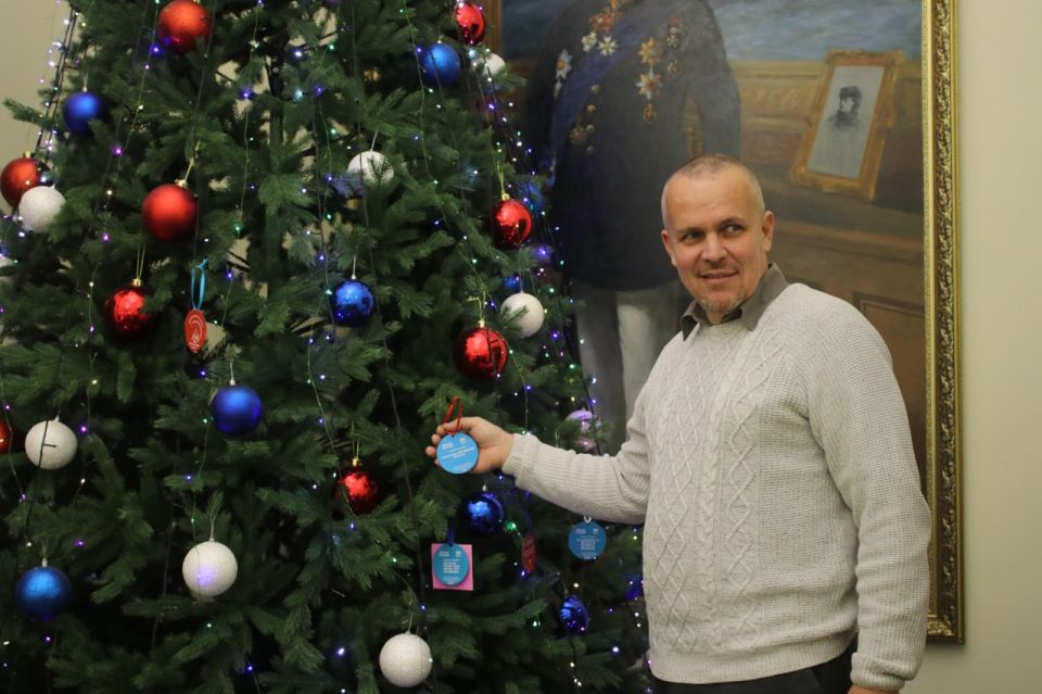 Эти предновогодние дни наполнены не только светом елочных гирлянд и иллюминаций, но и светом детских улыбок Эти предновогодние дни наполнены не только светом елочных гирлянд и иллюминаций, но и светом детских улыбок