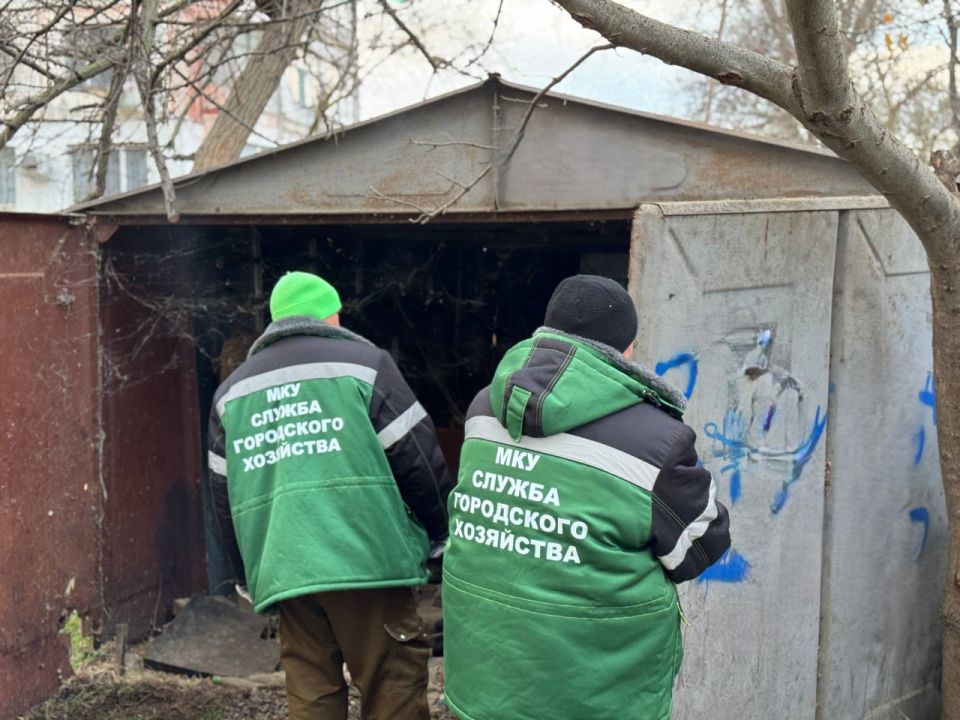 В городе продолжается плановая работа по демонтажу незаконных конструкций и самовольных построек В городе продолжается плановая работа по демонтажу незаконных конструкций и самовольных построек