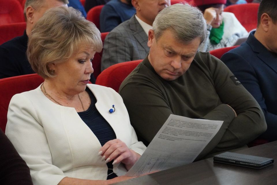 Глава администрации Керчи Олег Каторгин принял участие в работе 31-й сессии Керченского городского совета, на которой депутаты утвердили во втором чтении бюджет на 2026 год и плановый период 2027-2028 гг Глава администрации Керчи Олег Каторгин принял участие в работе 31-й сессии Керченского городского совета, на которой депутаты утвердили во втором чтении бюджет на 2026 год и плановый период 2027-2028 гг