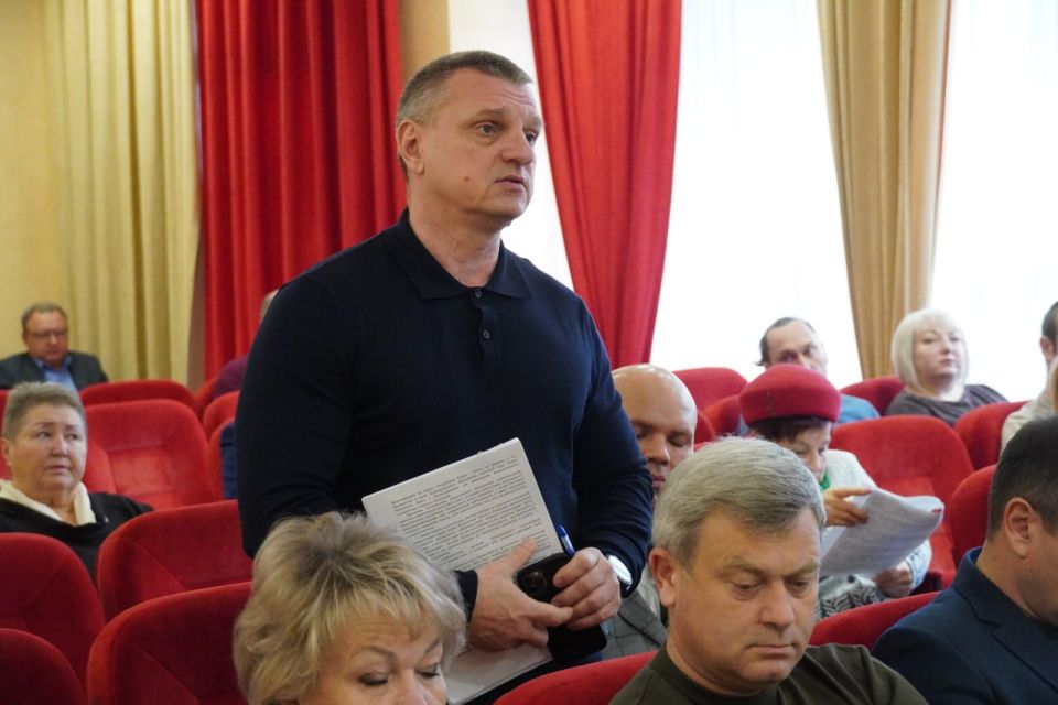 Глава администрации Керчи Олег Каторгин принял участие в работе 31-й сессии Керченского городского совета, на которой депутаты утвердили во втором чтении бюджет на 2026 год и плановый период 2027-2028 гг Глава администрации Керчи Олег Каторгин принял участие в работе 31-й сессии Керченского городского совета, на которой депутаты утвердили во втором чтении бюджет на 2026 год и плановый период 2027-2028 гг