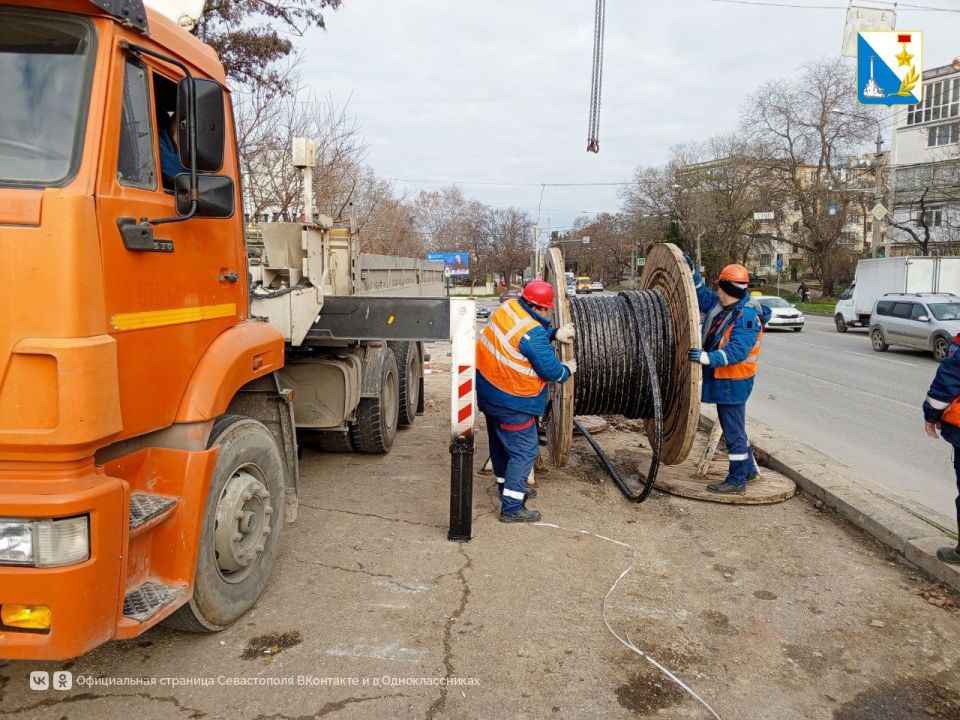 Новый силовой кабель проложили на перекрёстке улиц Кожанова и Хрусталева Новый силовой кабель проложили на перекрёстке улиц Кожанова и Хрусталева