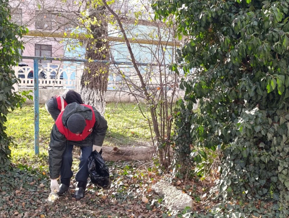 В Керчи ежедневно выполняется комплексная работа по санитарной очистке города В Керчи ежедневно выполняется комплексная работа по санитарной очистке города