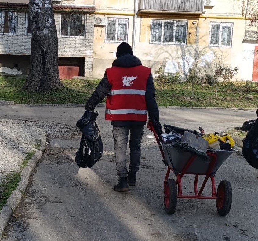 В Керчи ежедневно выполняется комплексная работа по санитарной очистке города В Керчи ежедневно выполняется комплексная работа по санитарной очистке города