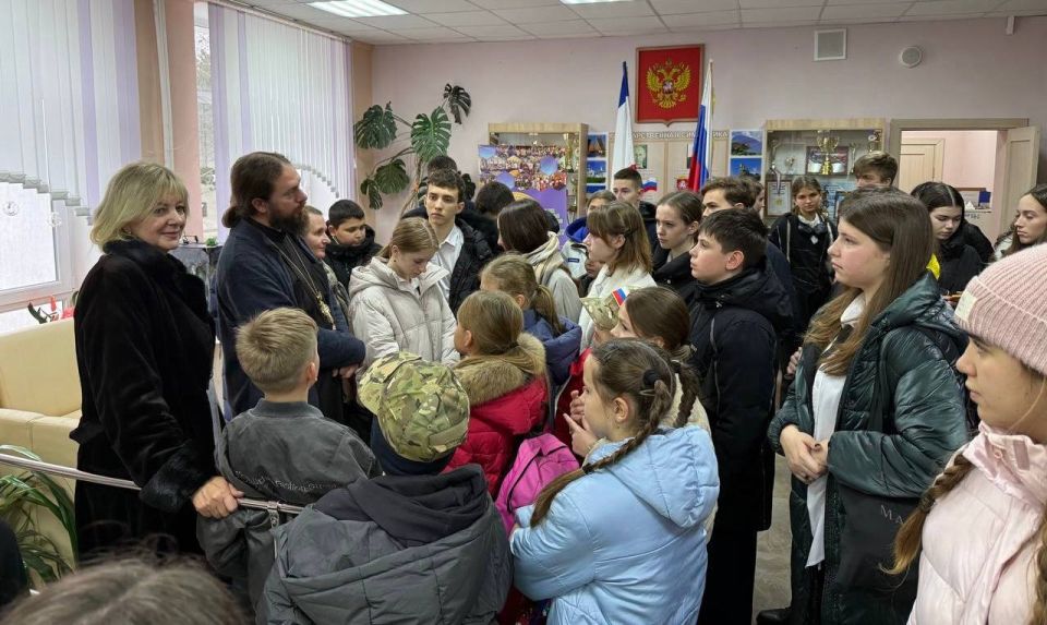 23 декабря учащиеся 4-А, 6-Б и 9-Д классов МБОУ «Школа-лицей №3 им. А.С. Макаренко», а также творческие коллективы из МБОУ «Школа-гимназия, детский сад № 25» и МБОУ «Школа-детский сад № 6 с углубленным изучением английского... 23 декабря учащиеся 4-А, 6-Б и 9-Д классов МБОУ «Школа-лицей №3 им. А.С. Макаренко», а также творческие коллективы из МБОУ «Школа-гимназия, детский сад № 25» и МБОУ «Школа-детский сад № 6 с углубленным изучением английского...