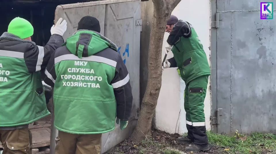 В городе продолжается плановая работа по демонтажу незаконных конструкций и самовольных построек