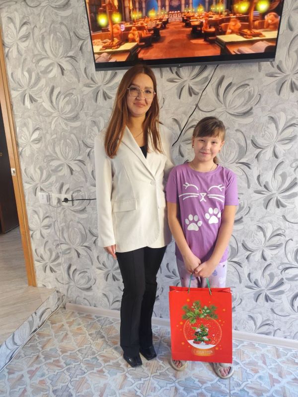 Эти предновогодние дни наполнены не только светом елочных гирлянд и иллюминаций, но и светом детских улыбок Эти предновогодние дни наполнены не только светом елочных гирлянд и иллюминаций, но и светом детских улыбок