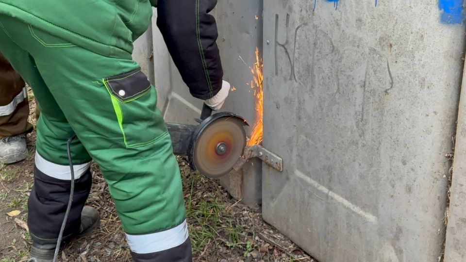 В городе продолжается плановая работа по демонтажу незаконных конструкций и самовольных построек В городе продолжается плановая работа по демонтажу незаконных конструкций и самовольных построек