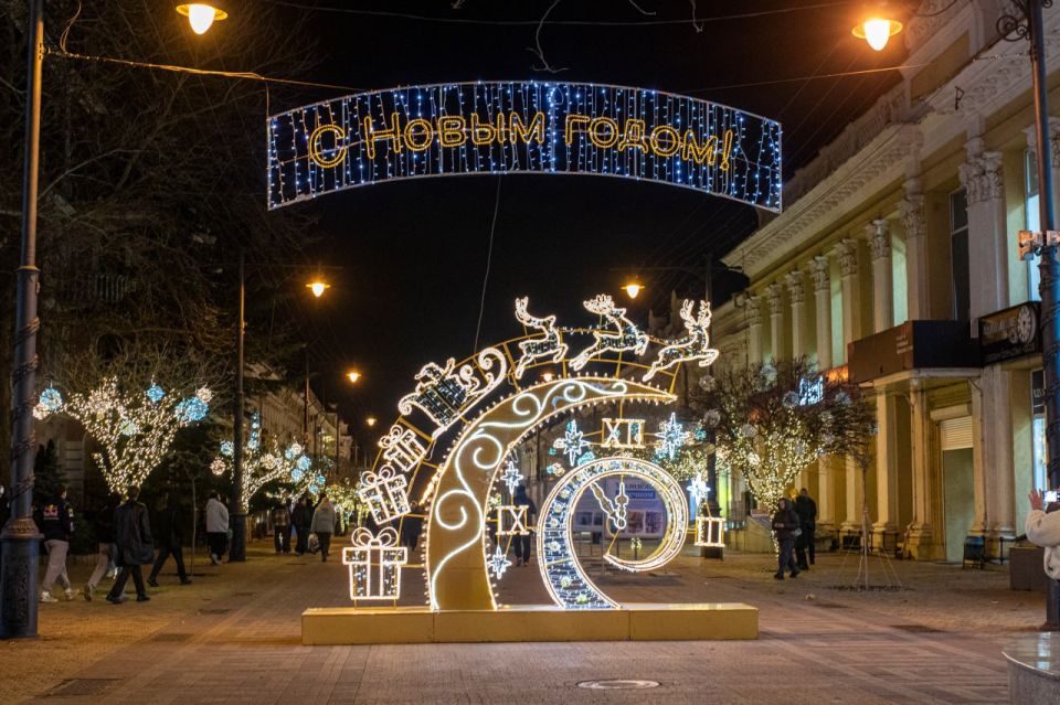 Симферополь готовится к новогодним праздникам! Симферополь готовится к новогодним праздникам!