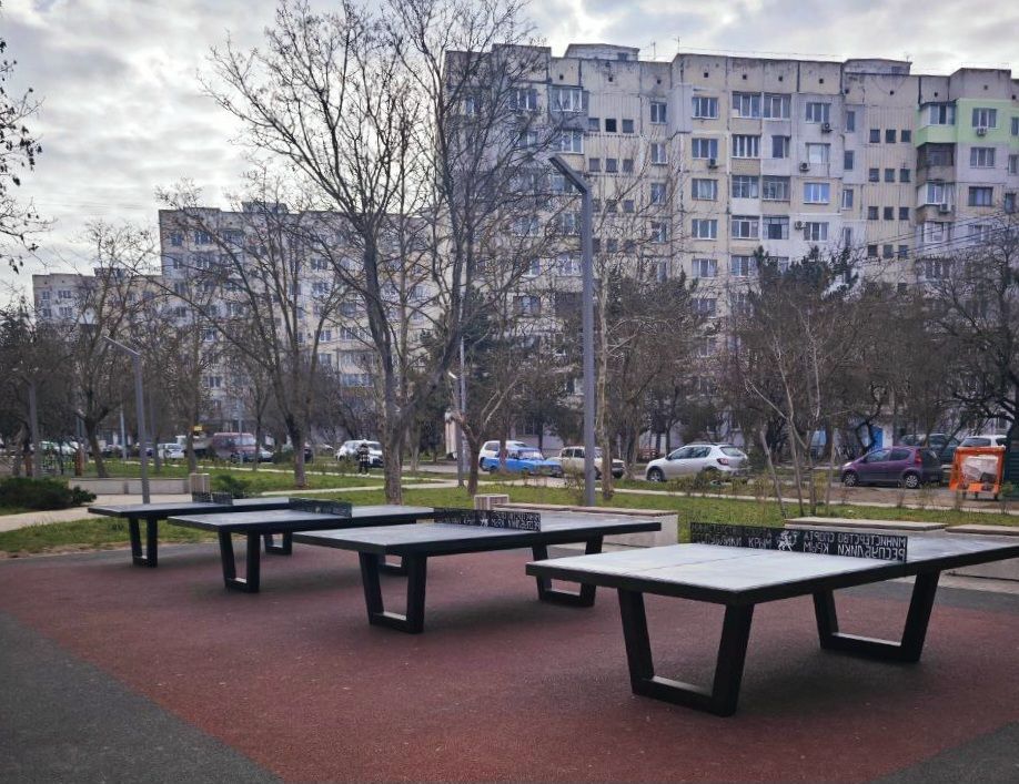 В сквере 50-летия СССР установили столы для настольного тенниса В сквере 50-летия СССР установили столы для настольного тенниса
