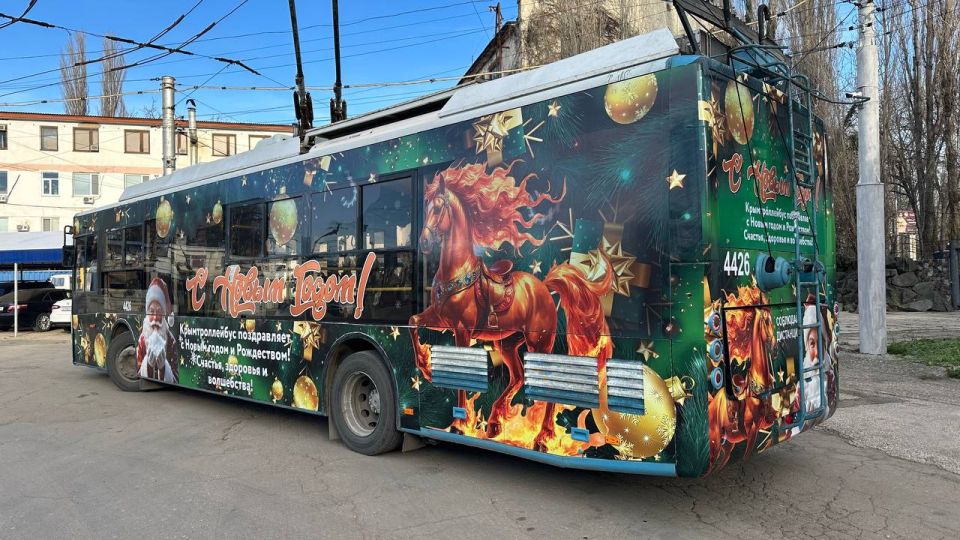 Традиционные новогодние троллейбусы вышли на маршруты Симферополя, Алушты, Ялты и Керчи! Традиционные новогодние троллейбусы вышли на маршруты Симферополя, Алушты, Ялты и Керчи!
