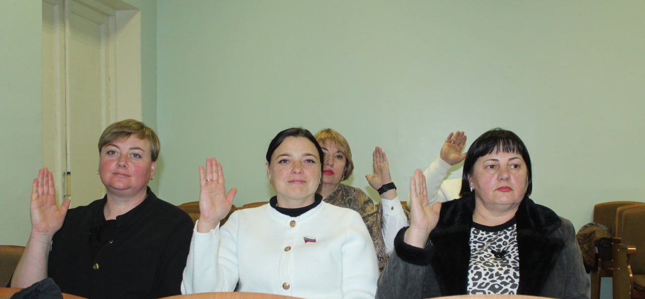 26 декабря состоялось 34-е (внеочередное) заседание Советского районного совета под руководством председателя Советского районного совета Виктории Грицай 26 декабря состоялось 34-е (внеочередное) заседание Советского районного совета под руководством председателя Советского районного совета Виктории Грицай