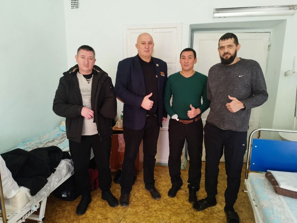 Крымских бойцов в госпиталях поздравили с наступающим Новым Годом Крымских бойцов в госпиталях поздравили с наступающим Новым Годом