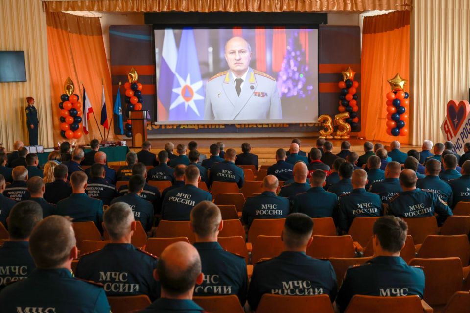 В Крыму сотрудники МЧС России отмечают День спасaтeля В Крыму сотрудники МЧС России отмечают День спасaтeля