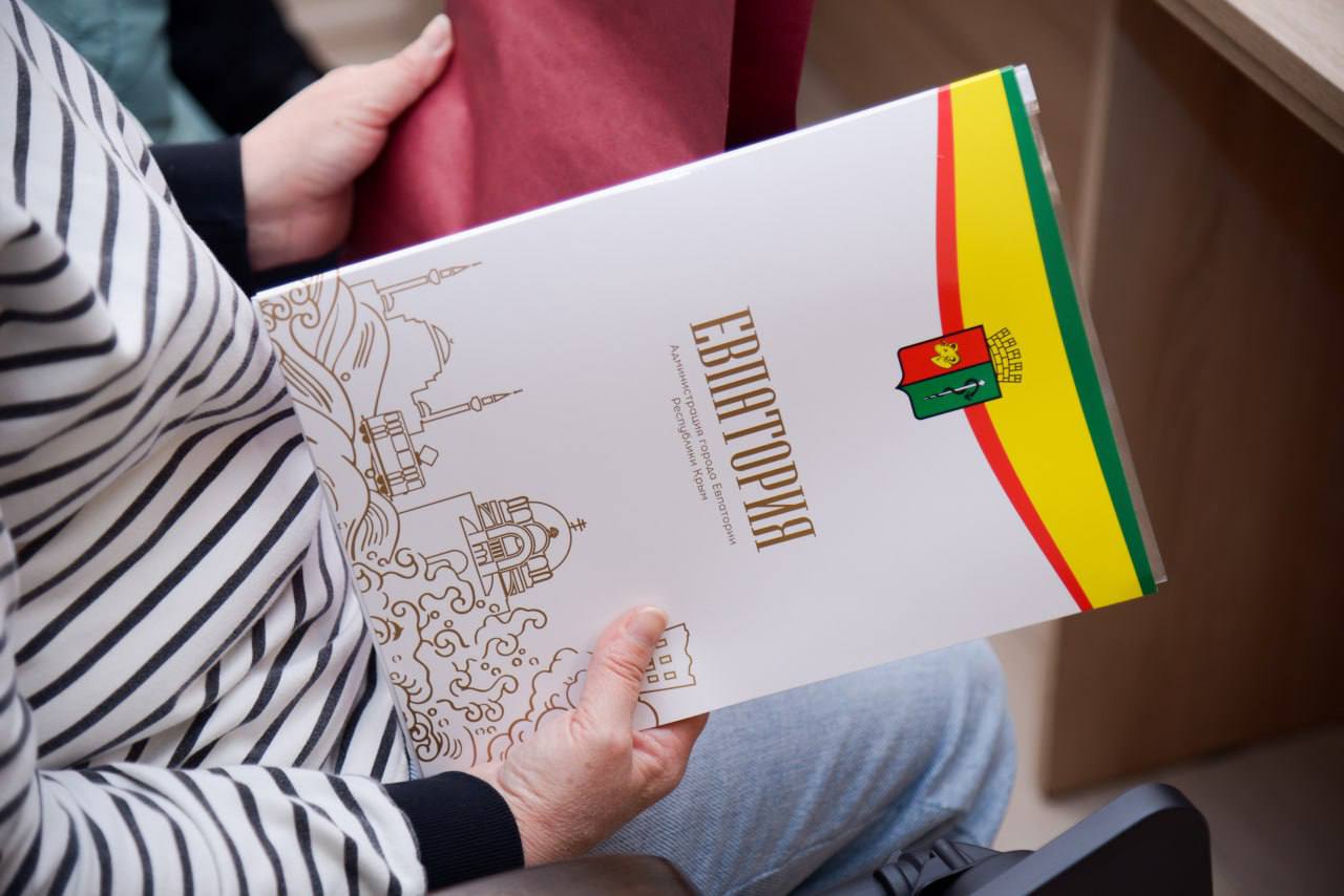 Александр Юрьев: Сегодня ещё 7 евпаторийцев стали собственниками квартир в новых, современных и красивых домах Александр Юрьев: Сегодня ещё 7 евпаторийцев стали собственниками квартир в новых, современных и красивых домах