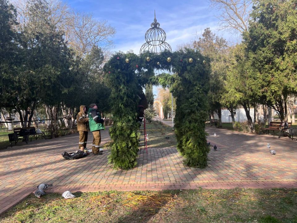 Керчь продолжает преображаться к праздникам Керчь продолжает преображаться к праздникам