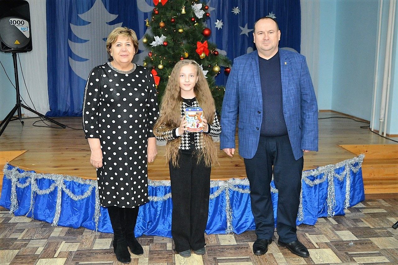 Александр Соколовский: С Главой муниципального образования Зоей Карлюгой побывали в Первомайской школе №2, где встретились с учениками - участниками «Парламентской ёлки» Александр Соколовский: С Главой муниципального образования Зоей Карлюгой побывали в Первомайской школе №2, где встретились с учениками - участниками «Парламентской ёлки»