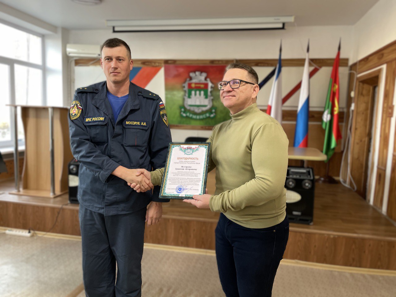 Василий Телиженко: В администрации города Армянска вручили благодарности и грамоты сотрудникам отделения ГУ МЧС России по Республике Крым г.Армянск Василий Телиженко: В администрации города Армянска вручили благодарности и грамоты сотрудникам отделения ГУ МЧС России по Республике Крым г.Армянск