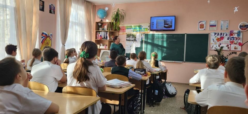 Открытый урок об архивном деле прошёл в школе № 30 имени Героя Советского Союза А. А. Аматуни Открытый урок об архивном деле прошёл в школе № 30 имени Героя Советского Союза А. А. Аматуни