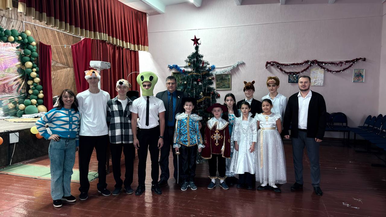 Антон Кравец: С рабочим визитом посетил школу в с.Уваровка. Совместно с директором Александром Синюком обсудили вопросы социально-экономического развития учреждения Антон Кравец: С рабочим визитом посетил школу в с.Уваровка. Совместно с директором Александром Синюком обсудили вопросы социально-экономического развития учреждения