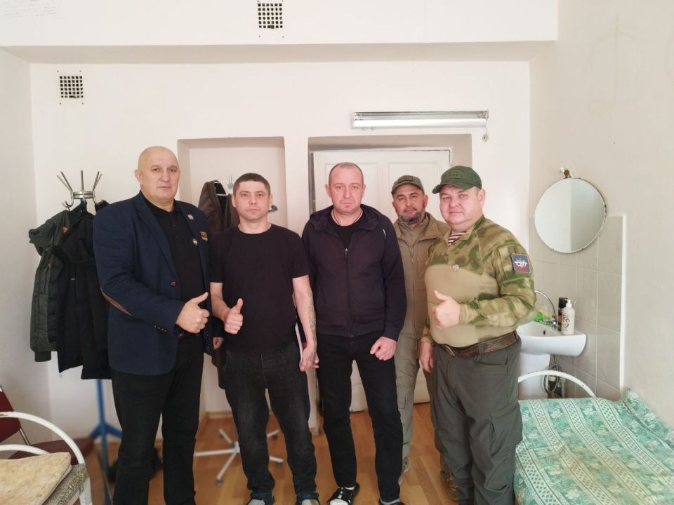 Крымских бойцов в госпиталях поздравили с наступающим Новым Годом Крымских бойцов в госпиталях поздравили с наступающим Новым Годом