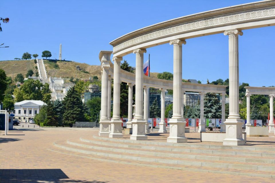 Керчь единственный город, представляющий Крым в финале конкурса на лучшие входные группы общественных пространств, обошедший десятки конкурсантов среди больших городов России Керчь единственный город, представляющий Крым в финале конкурса на лучшие входные группы общественных пространств, обошедший десятки конкурсантов среди больших городов России