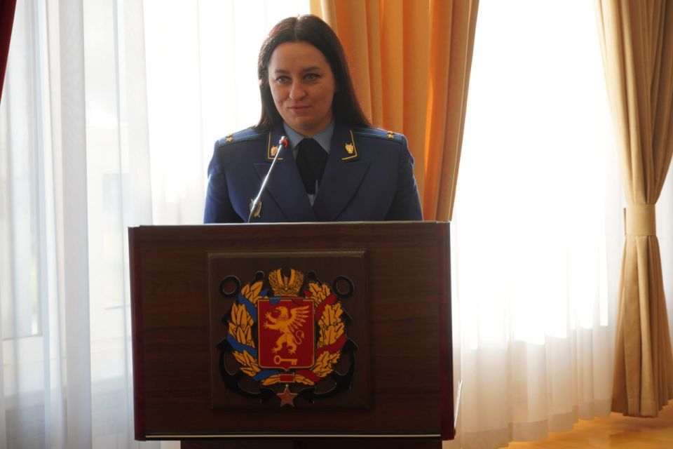 В преддверии Нового года пятеро керчан из категории детей-сирот получили ключи от собственных квартир В преддверии Нового года пятеро керчан из категории детей-сирот получили ключи от собственных квартир