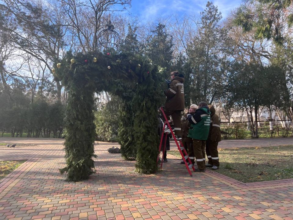 Керчь продолжает преображаться к праздникам Керчь продолжает преображаться к праздникам