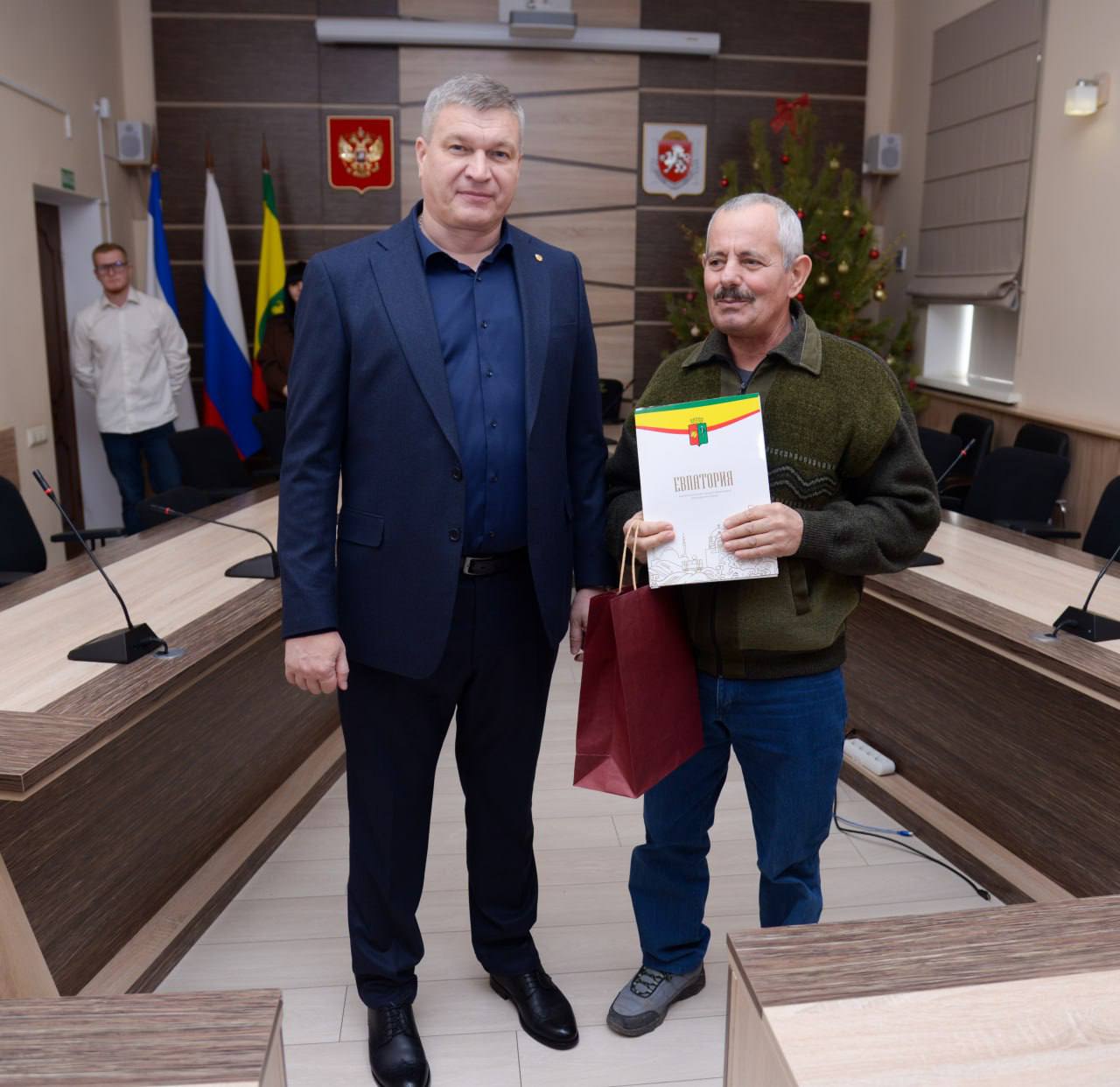 Александр Юрьев: Сегодня ещё 7 евпаторийцев стали собственниками квартир в новых, современных и красивых домах Александр Юрьев: Сегодня ещё 7 евпаторийцев стали собственниками квартир в новых, современных и красивых домах