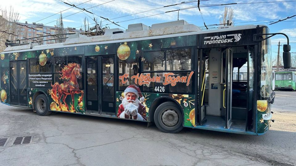 Традиционные новогодние троллейбусы вышли на маршруты Симферополя, Алушты, Ялты и Керчи! Традиционные новогодние троллейбусы вышли на маршруты Симферополя, Алушты, Ялты и Керчи!