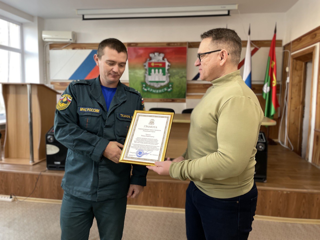Василий Телиженко: В администрации города Армянска вручили благодарности и грамоты сотрудникам отделения ГУ МЧС России по Республике Крым г.Армянск Василий Телиженко: В администрации города Армянска вручили благодарности и грамоты сотрудникам отделения ГУ МЧС России по Республике Крым г.Армянск