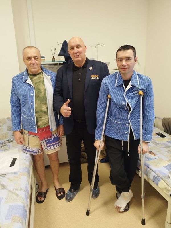Крымских бойцов в госпиталях поздравили с наступающим Новым Годом Крымских бойцов в госпиталях поздравили с наступающим Новым Годом