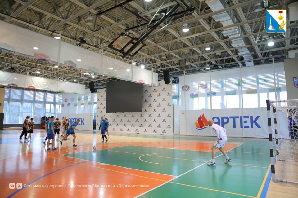 В «Артеке» прошёл товарищеский турнир по мини-футболу с военнослужащими 810-й бригады морской пехоты В «Артеке» прошёл товарищеский турнир по мини-футболу с военнослужащими 810-й бригады морской пехоты