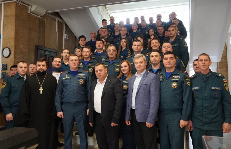 Заместитель главы администрации Эльдар Муждабаев вручил награды сотрудникам Государственной противопожарной службы в канун профессионального праздника Заместитель главы администрации Эльдар Муждабаев вручил награды сотрудникам Государственной противопожарной службы в канун профессионального праздника