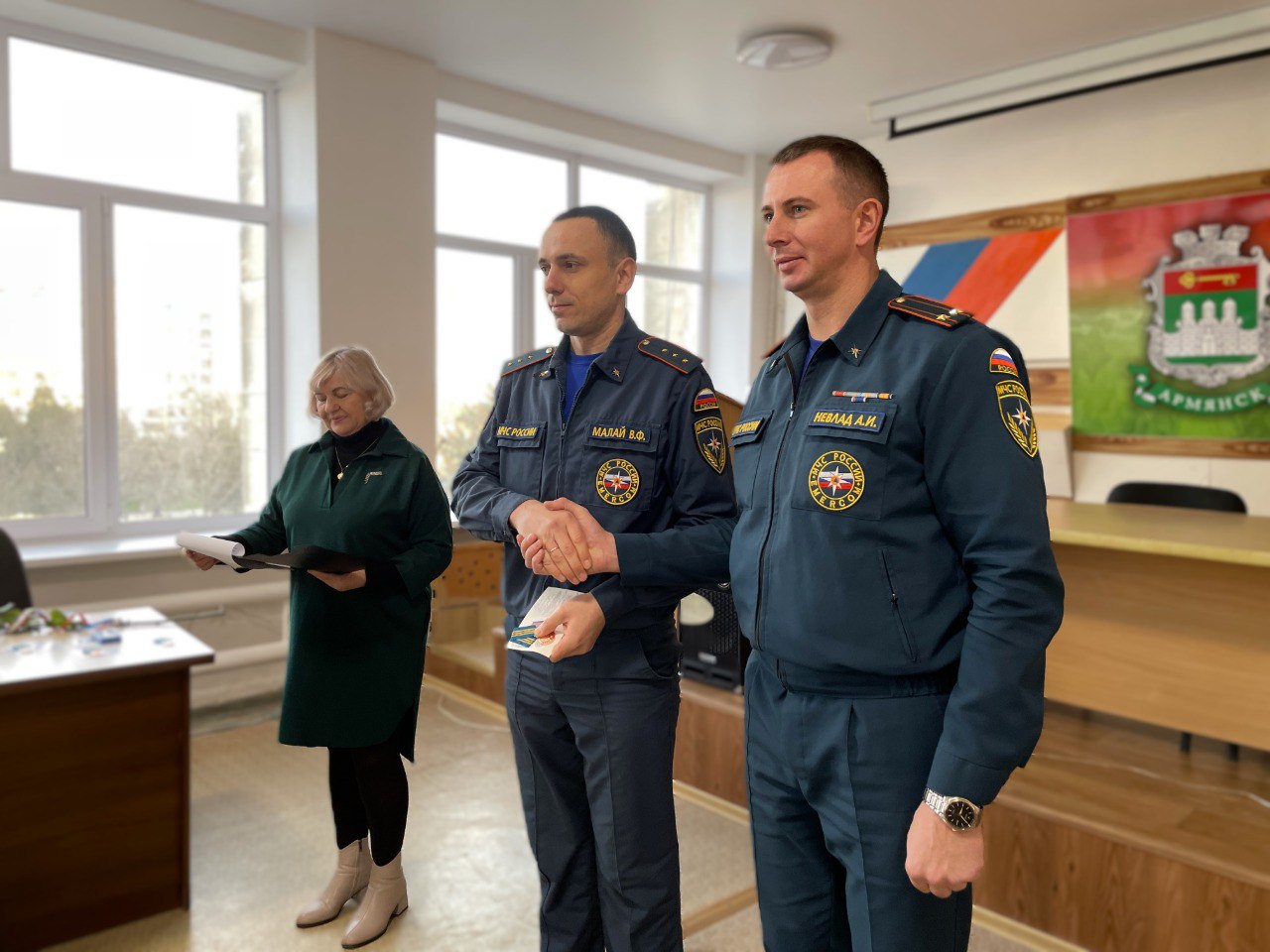 Василий Телиженко: В администрации города Армянска вручили благодарности и грамоты сотрудникам отделения ГУ МЧС России по Республике Крым г.Армянск Василий Телиженко: В администрации города Армянска вручили благодарности и грамоты сотрудникам отделения ГУ МЧС России по Республике Крым г.Армянск