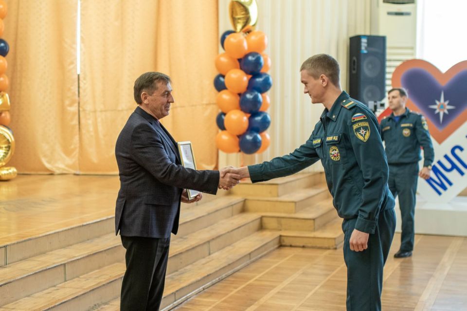 Михаил Афанасьев: Уважаемые сотрудники и ветераны МЧС, пожарных частей и служб спасения! Сердечно поздравляю вас с профессиональным праздником — Днем спасателя Российской Федерации! Михаил Афанасьев: Уважаемые сотрудники и ветераны МЧС, пожарных частей и служб спасения! Сердечно поздравляю вас с профессиональным праздником — Днем спасателя Российской Федерации!