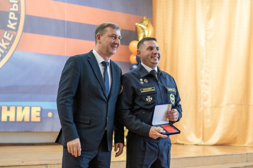 Михаил Афанасьев: Уважаемые сотрудники и ветераны МЧС, пожарных частей и служб спасения! Сердечно поздравляю вас с профессиональным праздником — Днем спасателя Российской Федерации! Михаил Афанасьев: Уважаемые сотрудники и ветераны МЧС, пожарных частей и служб спасения! Сердечно поздравляю вас с профессиональным праздником — Днем спасателя Российской Федерации!