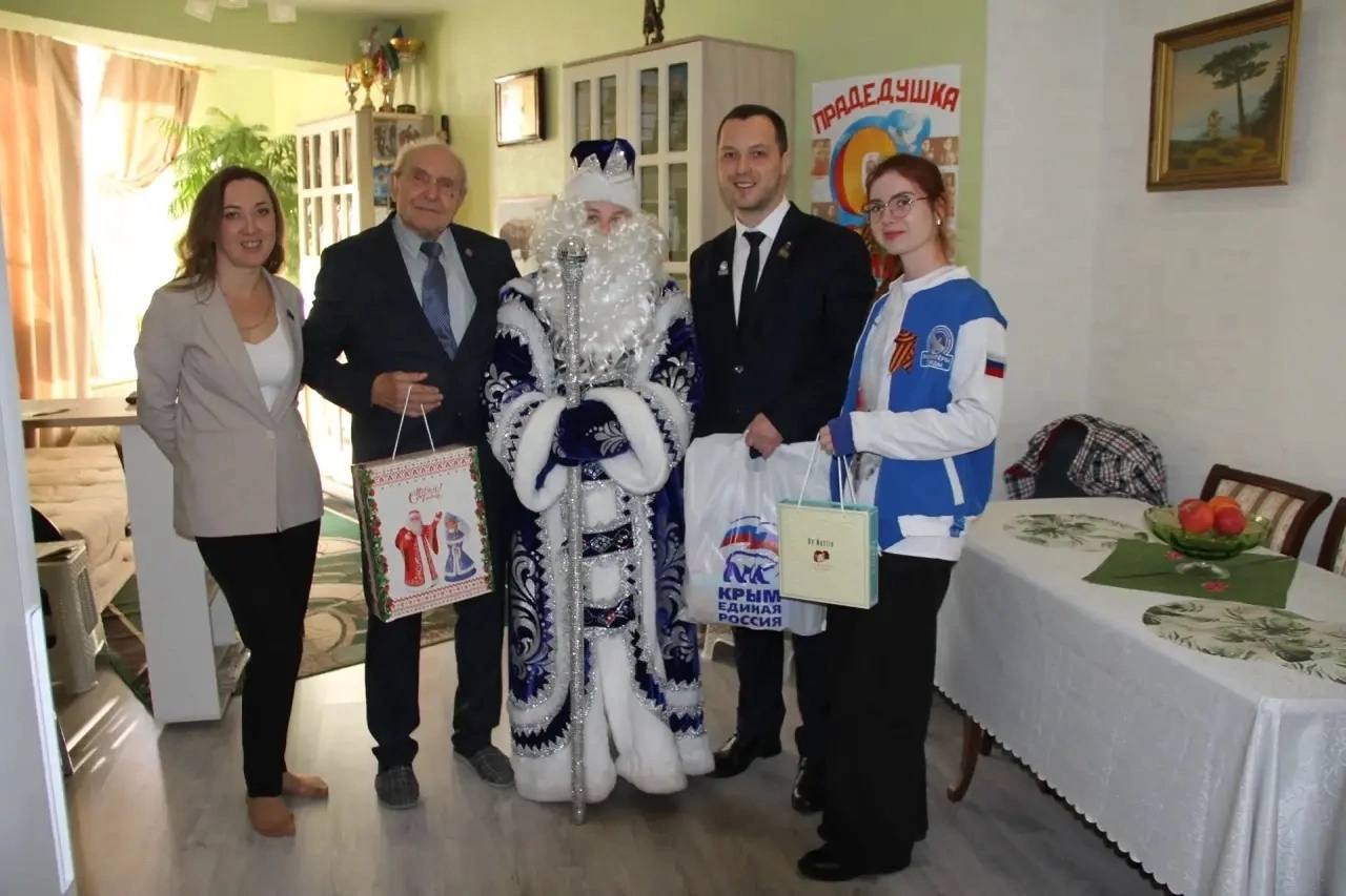 В рамках акции «С новым годом, ветеран!» «Волонтёры Победы» поздравили с наступающими праздниками тех, чья жизнь — это урок мужества и стойкости для всех нас В рамках акции «С новым годом, ветеран!» «Волонтёры Победы» поздравили с наступающими праздниками тех, чья жизнь — это урок мужества и стойкости для всех нас