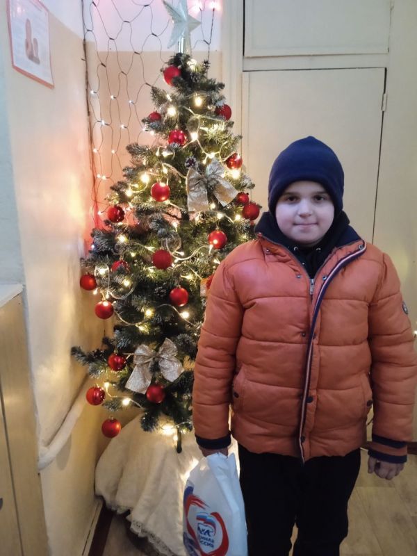Юрий Нестеренко: Передал сладкие новогодние подарки в ГКУ «Крымский Республиканский центр социальных служб для семьи, детей и молодежи» Юрий Нестеренко: Передал сладкие новогодние подарки в ГКУ «Крымский Республиканский центр социальных служб для семьи, детей и молодежи»