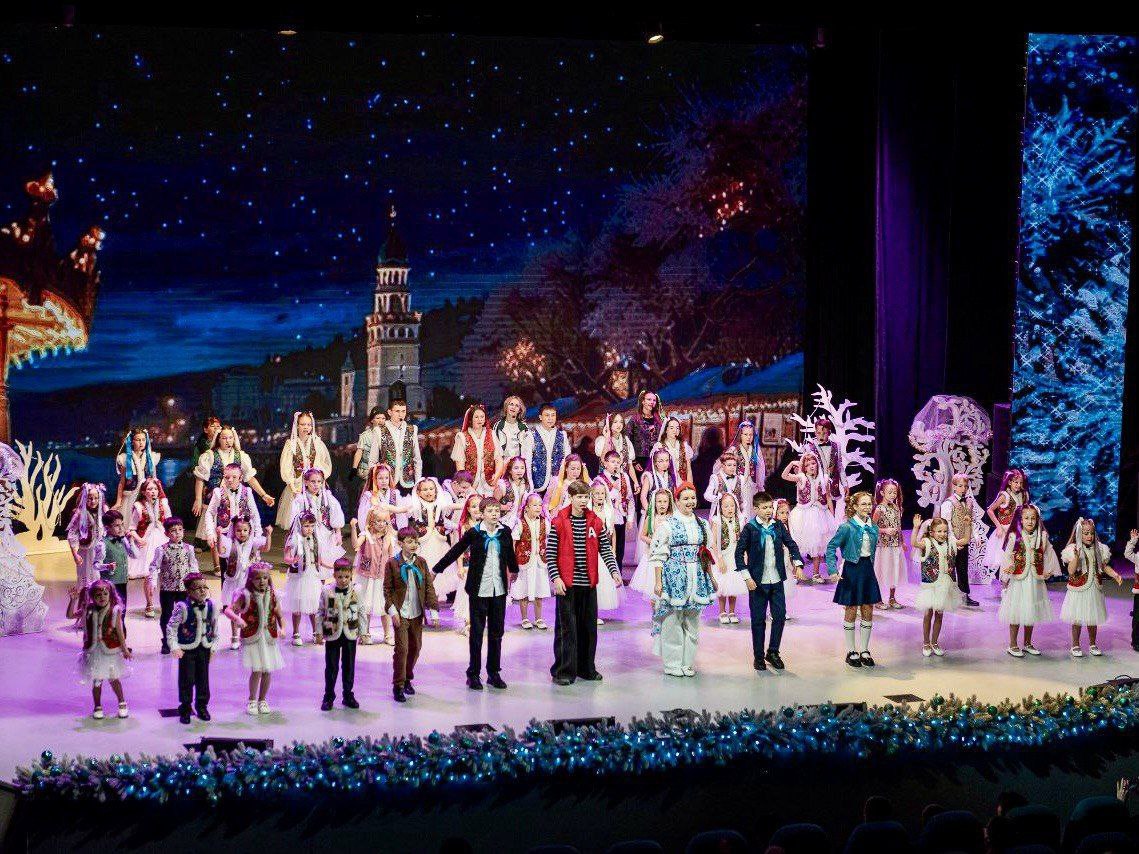 Артисты севастопольского детского театра и Илья Резник выступили на сцене МКЦ «Бухта Казачья» Артисты севастопольского детского театра и Илья Резник выступили на сцене МКЦ «Бухта Казачья»