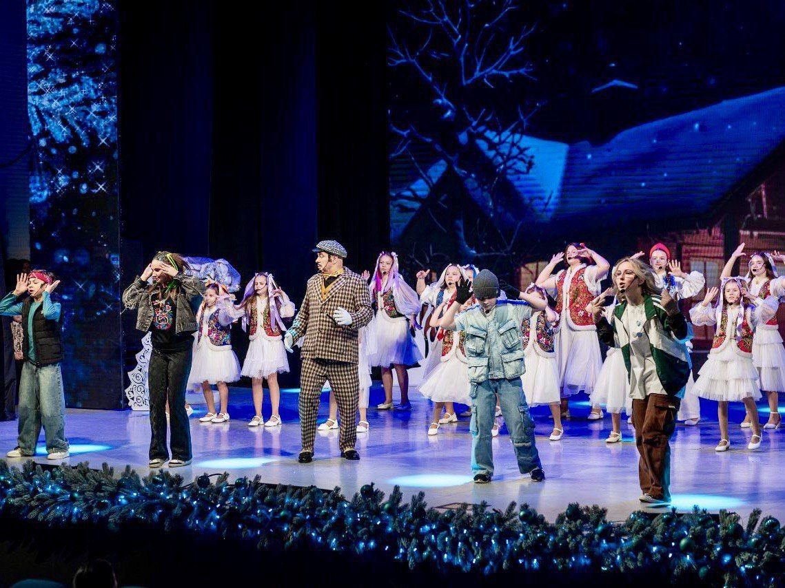 Артисты севастопольского детского театра и Илья Резник выступили на сцене МКЦ «Бухта Казачья» Артисты севастопольского детского театра и Илья Резник выступили на сцене МКЦ «Бухта Казачья»